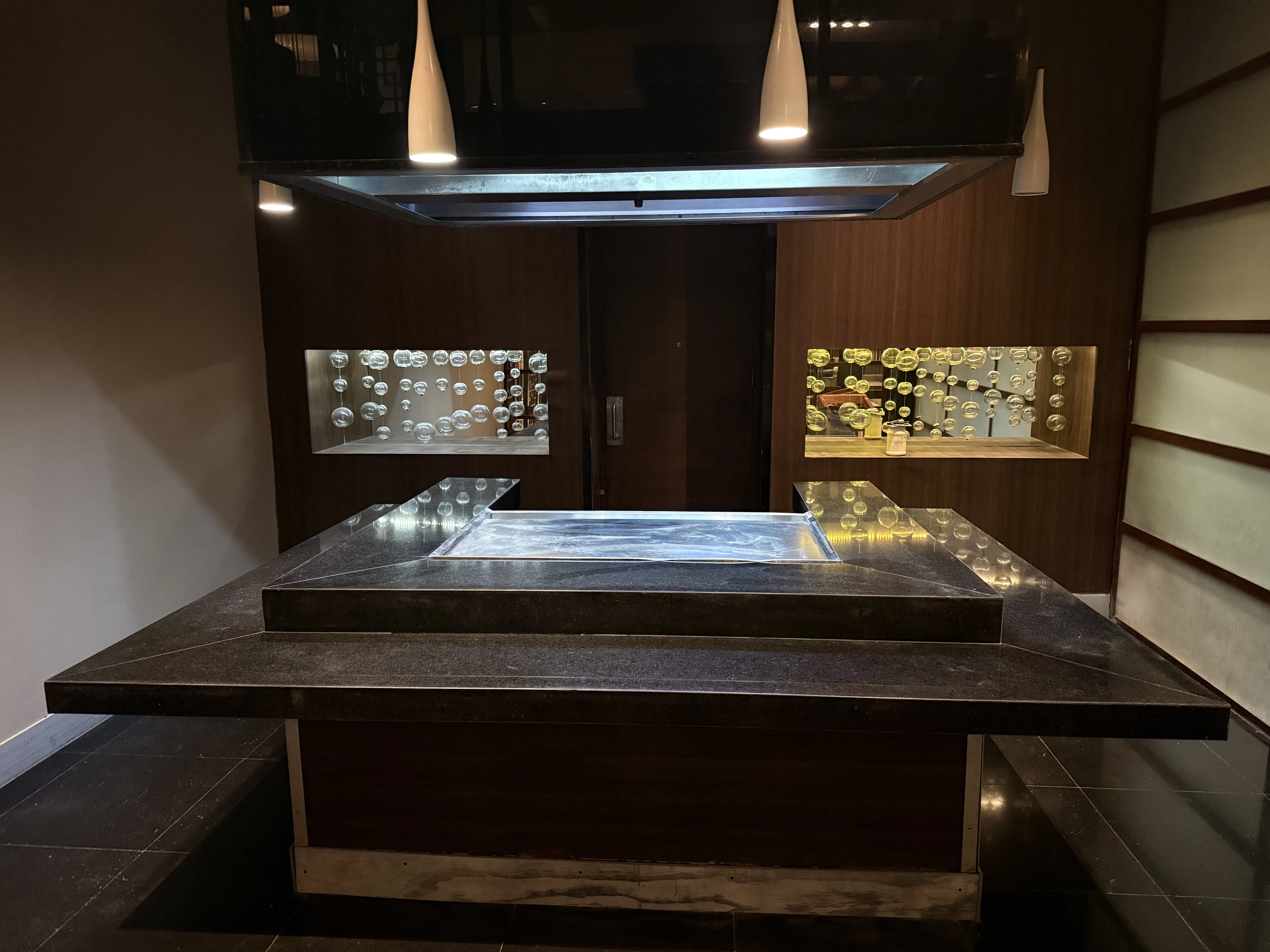 Colocacion de Cubiertas de granito en restaurantes y teppanyaki.